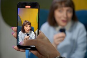 Siostra Małgorzata Chmielewska „ceruje świat” - Radio Kielce Audycja „Dzień Dobry, to Ja! Rozmowy inne niż wszystkie w Radiu Kielce”. Małgorzata Chmielewska / Fot. Piotr Kwaśniewski - Radio Kielce