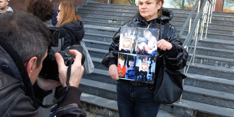 Sąd odroczył rozprawę w sprawie Kamilka - Radio Kielce 29.10.2025 Kielce. Konferencja Fundacji To Ja – Dziecko im. Kamilka Mrozka z udziałem Rzeczniczki Praw Dziecka / Fot. Jarosław Kubalski - Radio Kielce