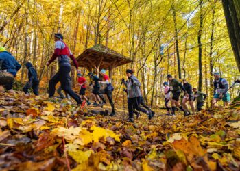 Biegacze z całej Polski rywalizowali w górskim maratonie - Radio Kielce 25.10.2025. Nowa Słupia. 7. Górski Maraton Świętokrzyski imienia trenera Kazimierza Jarosa / Fot. Andrzej Tomczyk