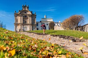 Biegacze z całej Polski rywalizowali w górskim maratonie - Radio Kielce 25.10.2025. Nowa Słupia. 7. Górski Maraton Świętokrzyski imienia trenera Kazimierza Jarosa / Fot. Andrzej Tomczyk