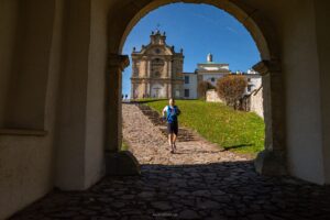 Biegacze z całej Polski rywalizowali w górskim maratonie - Radio Kielce 25.10.2025. Nowa Słupia. 7. Górski Maraton Świętokrzyski imienia trenera Kazimierza Jarosa / Fot. Andrzej Tomczyk