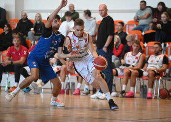 Koszykarze UJK kontynuują zwycięską serię