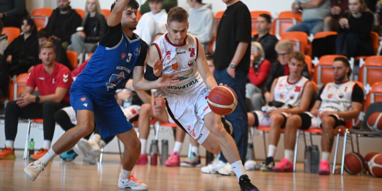 Koszykarze UJK kontynuują zwycięską serię - Radio Kielce Koszykarze UJK kontynuują zwycięską serię