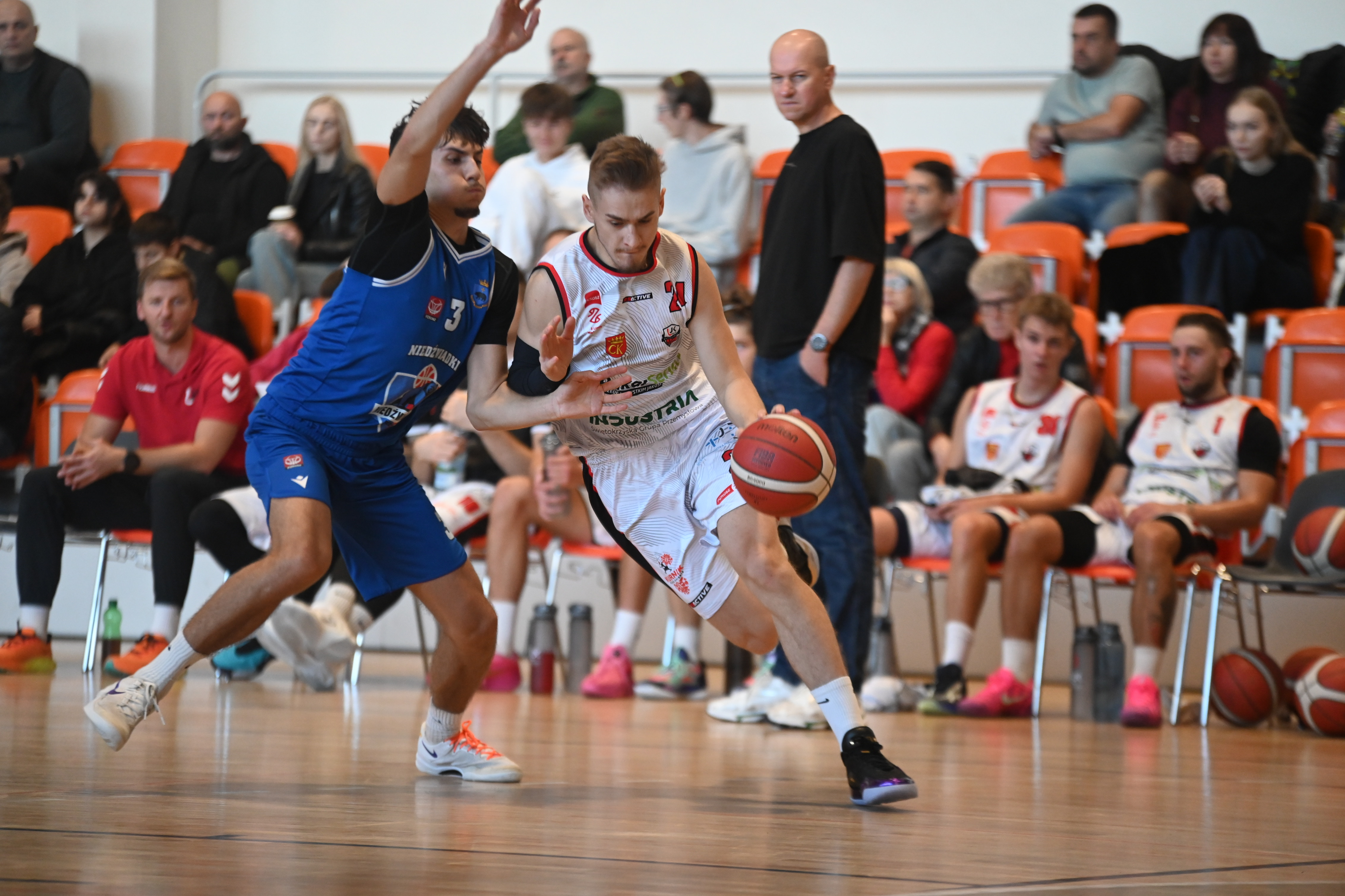 Koszykarze UJK kontynuują zwycięską serię