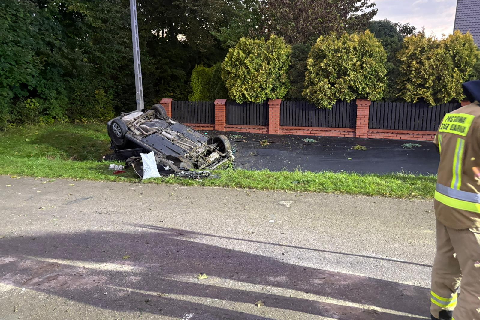 Dachowanie auta. Kierowca był nietrzeźwy