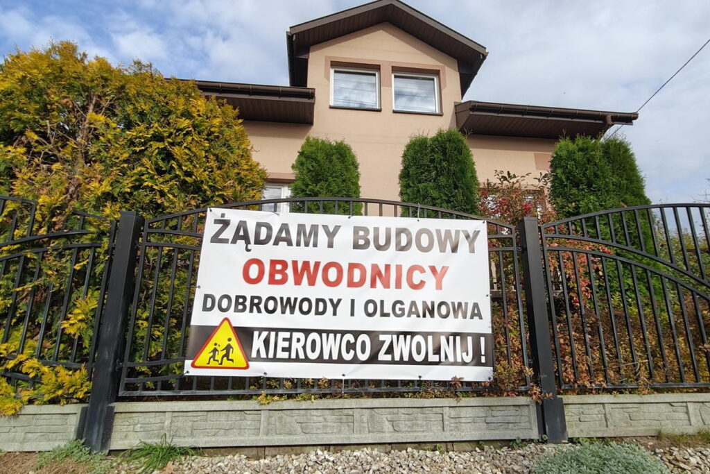 Rosnący ruch ciężarówek i brak obwodnicy. Mieszkańcy wychodzą na drogę - Radio Kielce Powstanie obwodnica albo zablokują drogę