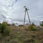 15.10.2025. Łagów. Teren, na którym mają powstać mieszkania w ramach programu Społecznej Inicjatywy Mieszkaniowej / Fot. Marcin Marszałek - Radio Kielce