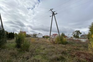 15.10.2025. Łagów. Teren, na którym mają powstać mieszkania w ramach programu Społecznej Inicjatywy Mieszkaniowej / Fot. Marcin Marszałek - Radio Kielce