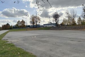 31.10.2025. Nowiny. Miejsce, w którym ma powstać amfiteatr / Fot. Marcin Marszałek - Radio Kielce