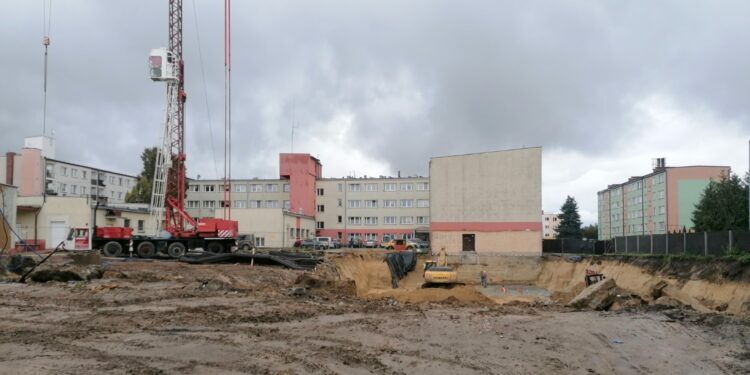 Petycja mieszkańców zmieniła projekt przed szpitalem w Kazimierzy Wielkiej?