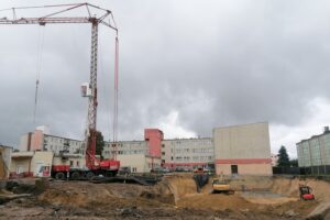 09.10.2025. Kazimierza Wielka. Budowa nowego skrzydła Szpitala Powiatowego w Kazimierzy Wielkiej / Fot. Marta Gajda-Kruk - Radio Kielce