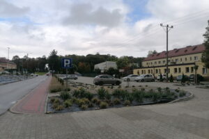 Skwer w Kazimierzy Wielkiej zmienia się nie do poznania - Radio Kielce
