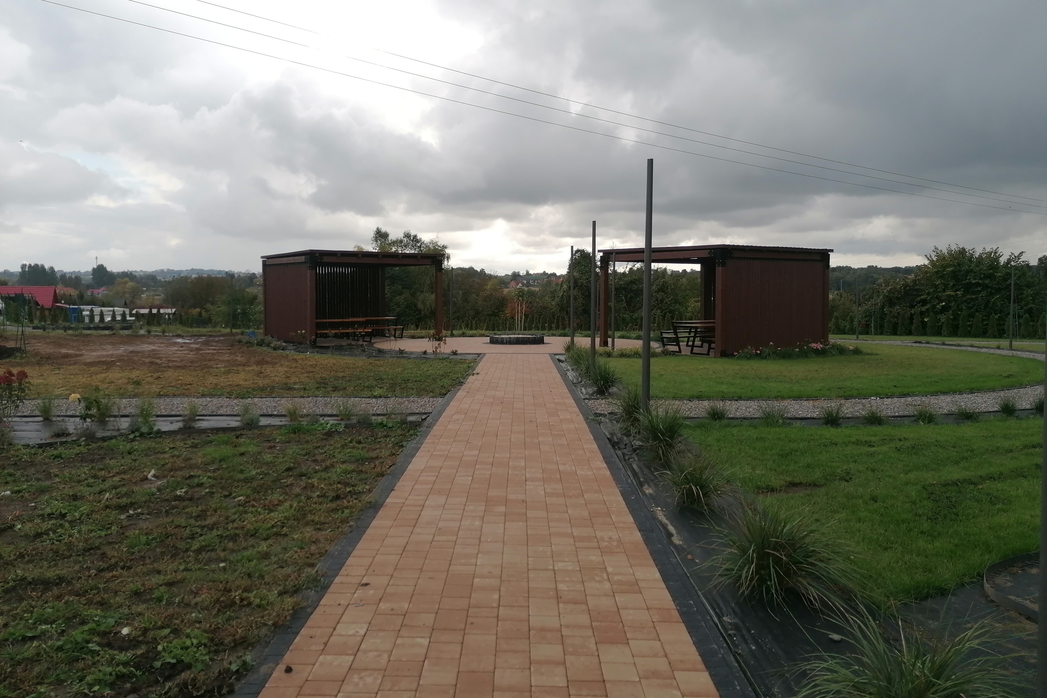 Skwer w Kazimierzy Wielkiej zmienia się nie do poznania