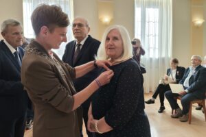 21.10.2025. Kielce. Wręczenie medali za długoletnie pożycie małżeńskie / źródło: Urząd Stanu Cywilnego Kielce