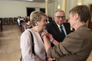 21.10.2025. Kielce. Wręczenie medali za długoletnie pożycie małżeńskie / źródło: Urząd Stanu Cywilnego Kielce