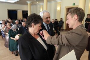 21.10.2025. Kielce. Wręczenie medali za długoletnie pożycie małżeńskie / źródło: Urząd Stanu Cywilnego Kielce