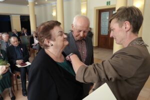 21.10.2025. Kielce. Wręczenie medali za długoletnie pożycie małżeńskie / źródło: Urząd Stanu Cywilnego Kielce