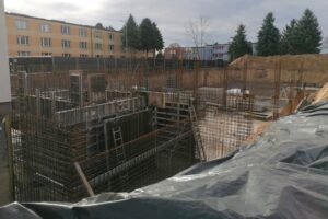 Milowy krok dla zdrowia mieszkańców Kazimierzy Wielkiej - Radio Kielce 30.10.2025. Kazimierza Wielka. Wmurowanie kamienia węgielnego pod budowę nowego skrzydła ZOL / Fot. Marta Gajda-Kruk - Radio Kielce