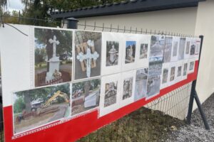 18.10.2025. Leszczków. Odsłonięcie odrestaurowanego pomnika poświęconego powstańcom / Fot. Grażyna Szlęzak-Wójcik - Radio Kielce