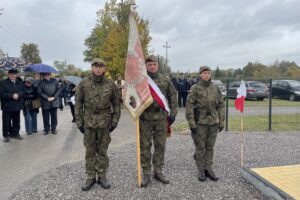 18.10.2025. Leszczków. Odsłonięcie odrestaurowanego pomnika poświęconego powstańcom / Fot. Grażyna Szlęzak-Wójcik - Radio Kielce