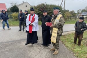 18.10.2025. Leszczków. Odsłonięcie odrestaurowanego pomnika poświęconego powstańcom / Fot. Grażyna Szlęzak-Wójcik - Radio Kielce