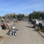 Trwają porządki na cmentarzach - Radio Kielce