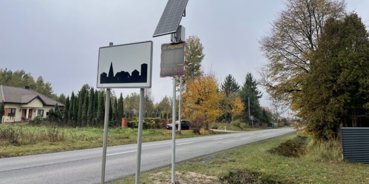 W Pomorzanach stanął wyświetlacz prędkości