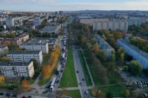 21.10.2025. Kielce. Ulica Jesionowa, miejski odcinek drogi krajowej nr 74 / Fot. Jarosław Kubalski – Radio Kielce