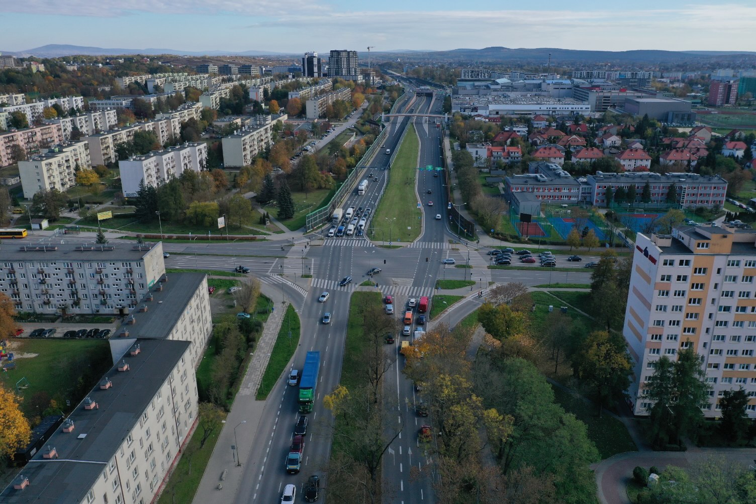 21.10.2025. Kielce. Ulica Jesionowa, miejski odcinek drogi krajowej nr 74 / Fot. Jarosław Kubalski – Radio Kielce 21.10.2025. Kielce. Ulica Jesionowa, miejski odcinek drogi krajowej nr 74 / Fot. Jarosław Kubalski – Radio Kielce