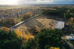 Centrum sportowo-rekreacyjne rośnie w oczach - Radio Kielce 30.10.2025. Piekoszów. Kompleks sportowo-rekreacyjny / Fot. Jarosław Kubalski - Radio Kielce