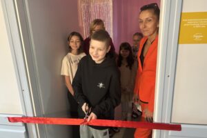 01.10.2025. Kielce. Otwarcie sali doświadczalnej świata w Wojewódzkim Szpitalu Zespolonym w Kielcach / Fot. Iwona Murawska-Bujnowicz - Radio Kielce
