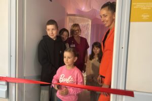 01.10.2025. Kielce. Otwarcie sali doświadczalnej świata w Wojewódzkim Szpitalu Zespolonym w Kielcach / Fot. Iwona Murawska-Bujnowicz - Radio Kielce