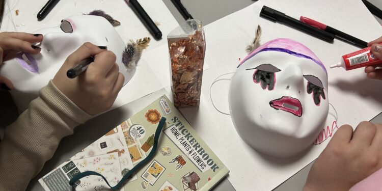 Maski inspiracją dla małych pacjentów - Radio Kielce Maski inspiracją dla małych pacjentów