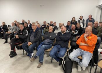 Sparta Kazimierza Wielka ma nowy zarząd - Radio Kielce 28.10.2025. Kazimierza Wielka. Nadzwyczajne Walne Zebranie Członków MLKS Sparta / Fot. Kamil Król - Radio Kielce