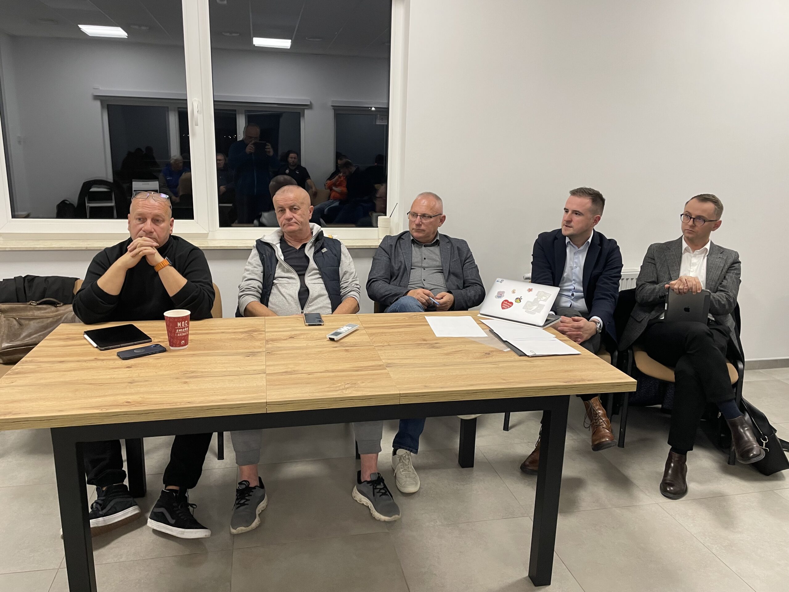 Sparta Kazimierza Wielka ma nowy zarząd - Radio Kielce 28.10.2025. Kazimierza Wielka. Nadzwyczajne Walne Zebranie Członków MLKS Sparta / Fot. Kamil Król - Radio Kielce