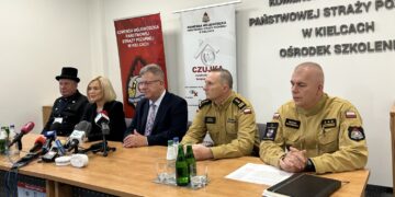 Strażacy ostrzegają: dym i czad wciąż są niebezpieczne