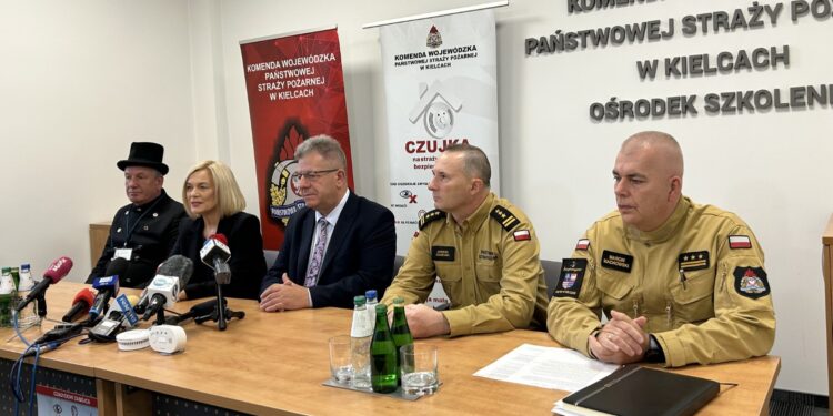 Strażacy ostrzegają: dym i czad wciąż są niebezpieczne