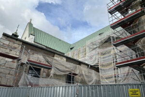 Dzięki laserowi najstarsza świątynia cystersów odzyskuje blask - Radio Kielce