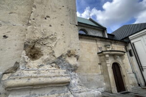 Dzięki laserowi najstarsza świątynia cystersów odzyskuje blask - Radio Kielce