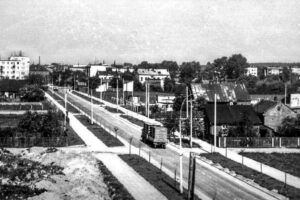 Kielce. Aleja Tysiąclecia Państwa Polskiego. Lata 1967-1969. Widok w stronę ulicy Warszawskiej / źródło: fotopolska.eu (zdjęcie z kolekcji Ewy Żymańczyk)