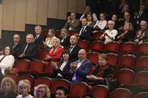 Władze powiatu doceniły najbardziej zasłużonych pedagogów - Radio Kielce