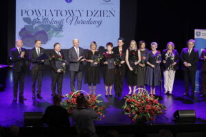 Władze powiatu doceniły najbardziej zasłużonych pedagogów - Radio Kielce