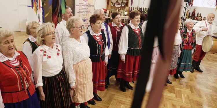 25.10.2025 OSPWola Murowana. Zespół Ludowy KGW "Bolechowiczanie" obchodzi jubileusz 25-lecia działalności / Fot. Jarosław Kubalski - Radio Kielce