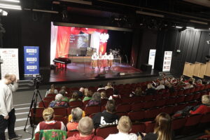 Pieśni patriotyczne rozbrzmiewały w Wojewódzkim Domu Kultury - Radio Kielce 26.10.2025. Kielce. WDK. Finał V Regionalnego Przeglądu Pieśni Patriotycznej / Fot. Jarosław Kubalski - Radio Kielce