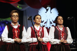 Pieśni patriotyczne rozbrzmiewały w Wojewódzkim Domu Kultury - Radio Kielce 26.10.2025. Kielce. WDK. Finał V Regionalnego Przeglądu Pieśni Patriotycznej / Fot. Jarosław Kubalski - Radio Kielce