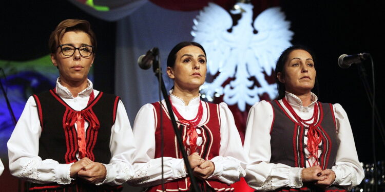 Pieśni patriotyczne rozbrzmiewały w Wojewódzkim Domu Kultury - Radio Kielce 26.10.2025. Kielce. WDK. Finał V Regionalnego Przeglądu Pieśni Patriotycznej / Fot. Jarosław Kubalski - Radio Kielce