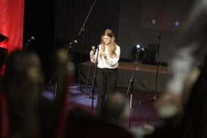 Pieśni patriotyczne rozbrzmiewały w Wojewódzkim Domu Kultury - Radio Kielce 26.10.2025. Kielce. WDK. Finał V Regionalnego Przeglądu Pieśni Patriotycznej / Fot. Jarosław Kubalski - Radio Kielce