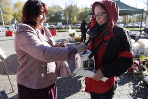 Rozpoczęła się kwesta na rzecz ratowania zabytkowych nagrobków - Radio Kielce Rozpoczęła się kwesta na rzecz ratowania zabytkowych nagrobków