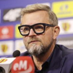 01.10.2025. Kielce. Konferencja Korony Kielce. Na zdjęciu: Leszek Czarny - prezes Korony Kielce / Fot. Jarosław Kubalski - Radio Kielce