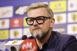 01.10.2025. Kielce. Konferencja Korony Kielce. Na zdjęciu: Leszek Czarny - prezes Korony Kielce / Fot. Jarosław Kubalski - Radio Kielce